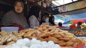 Pedagang-Kue-di-Baubau-Sulawesi-Tenggara-Ngaku-Pendapatan-Meningkat-Awal-Ramadan-2024.jpg