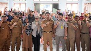 Pemda-dan-BPN-Kolaka-Timur-Serahkan-Sertifikat-ke-Warga-Raara-dan-Welala-Koltim-Sulawesi-Tenggara.jpg