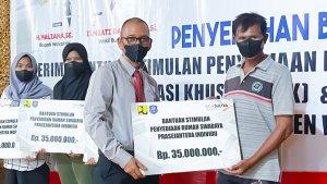Pemkab-Wakatobi-Gandeng-Bank-Sultra-Salurkan-Bantuan-Bagi-95-Warga-Hadirkan-Rumah-Layak-Huni.jpg