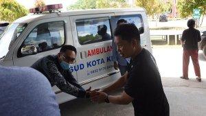 Pemkot-Kendari-Terima-1-Unit-Mobil-Ambulance-Pj-Wali-Kota-Minta-RSUD-Abunawas-Fungsikan-Secara-Baik.jpg