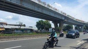 Pemotor-jatuh-dari-Flyover.jpg