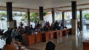 Pertanyakan-Bantuan-Tak-Kunjung-Dibayar-Eks-Pengungsi-Maluku-Maluku-Utara-di-Sultra-Datangi-DPRD.jpg