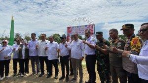 Pj-Gubernur-Sultra-Adhap-Budi-Revianto-panen-raya-bersama-di-SMKN-PP-5-Konawe.jpg