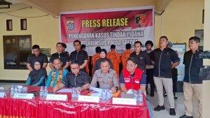 Polda-Sulawesi-Tenggara-Ungkap-Empat-Pelaku-Penyeludupan-LPG-3-Kg-dan-BBM-Subsidi.jpg
