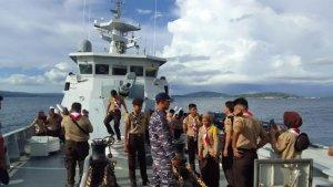 Pramuka-Saka-Bahari-Baubau-kunjungi-KRI-Tombak-629-di-Dermaga-Pelabuhan-Murhum.jpg