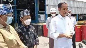 Presiden-Jokowi-setop-impor-aspal-usai-lihat-aspal-Buton-di-Buton-Sulawesi-Tenggara.jpg