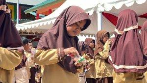 Ratusan-Pelajar-SD-di-Kendari-Sulawesi-Tenggara-Diajarkan-Cara-Rawat-dan-Jaga-Kesehatan-Gigi.jpg