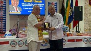 Rektor-Universitas-Sulawesi-Tenggara-Unsultra-Prof-Andi-Bahrun-dan-Isran-Noor-di-Kendari.jpg