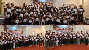 Rogoh-Dana-Pribadi-Ketua-KONI-Sulawesi-Tenggara-Beri-Baju-Sepatu-Uang-Saku-ke-Atlet-PON-Bela-Diri.jpg