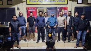 Satreskrim-Polres-Kolaka-Tangkap-Pelaku-Penikaman-Usai-Cemburu-Memeriksa-Chat-Sang-Istri.jpg
