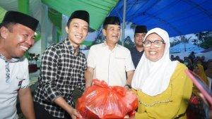 Senyum-Bahagia-Lansia-di-Andowia-Konawe-Utara-Terima-Bantuan-Sembako-Diberikan-Bupati-Wabup-Konut.jpg