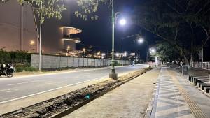 Suasana-Jalan-Antero-Hamra-Samping-The-Park-Kendari-Sultra-Usai-Ditertibkan-Tidak-Ada-Juru-Parkir.jpg