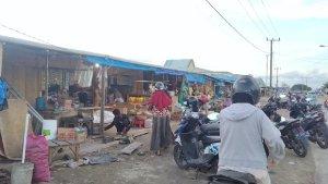 Suasana-Pasar-Sentral-Laino-Kabupaten-Muna-Sulawesi-Tenggara-Jelang-Kunjungan-Presiden-Jokowi.jpg