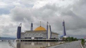 Suasana-di-Masjid-Al-Alam-Kendari-Sulawesi-Tenggara-Sultra-beberapa-waktu-lalu.jpg