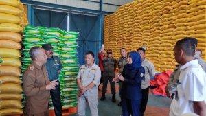 TPID-Konsel-Sidak-Pasar-Pastikan-Ketersediaan-Kebutuhan-Pokok-Selama-Ramadhan-hingga-Jelang-Lebaran.jpg