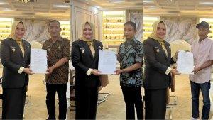 Tak-Hanya-Lantik-Pejabat-Eselon-III-dan-IV-Pemkot-Kendari-Siska-Karina-Imran-Tunjuk-Empat-Plt-Camat.jpg