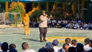 Usai-Viral-Pelajar-SMP-Pakai-Tembakau-Sintetis-Polresta-Kendari-Edukasi-Bahaya-Narkoba-di-Sekolah.jpg