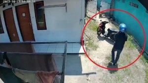 Video-Detik-detik-Pria-Curi-Celana-Dalam-Wanita-di-Kendari-Diduga-Sempat-Dicium-Dulu-Lalu-Diambil.jpg