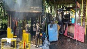 Video-Viral-Kedai-Pisang-Epe-Terbakar-di-Kendari-Beach-Sulawesi-Tenggara-Polisi-TNI-Padamkan-Api.jpg