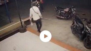 Viral-Pemuda-di-Muna-Sulawesi-Tenggara-Terekam-CCTV-Diam-diam-Ambil-Dompet-Milik-Pelanggan-di-Toko.jpg