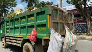 Viral-Tumpukan-Sampah-di-SMA-4-Kendari-Ini-Alasan-DLHK-Kota-Kendari-Baru-Bersihkan.jpg