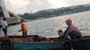 bocah-jatuh-di-jembatan-teluk-kendari.jpg