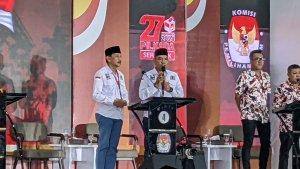 calon-Wali-Kota-Baubau-nomor-urut-4-La-Ode-Mustari-dan-H-Zahari-saat-debat-Pilkada-2024.jpg
