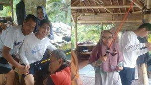 foto-Lesti-Kejora-dan-Rizky-Billar-sedang-liburan-memancing-di-sebuah-desa.jpg