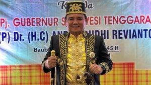 gelar-adat-Kesultanan-Buton-diterima-Pj-Gubernur-Sultra-Andap-Budhi-Revianto.jpg