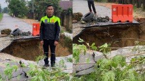 jalan-amblas-akibat-longsor-Kelurahan-Punggaluku-Konawe-Selatan.jpg