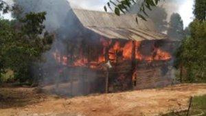 kebakaran-rumah-warga-di-Desa-Sani-sani-Samaturu-Kabupaten-Kolaka.jpg