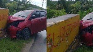 kecelakaan-usai-menabrak-beton-Jembatan-di-Jalan-ZA-Sugianto-Kota-Kendari.jpg