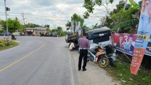 mobil-Isuzu-Giga-kecelakaan-tunggal-di-tikungan-Jalan-Poros-Unaaha-Kolaka-hantam-tiang-listrik.jpg