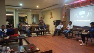 nonton-bareng-pidato-ahy-di-kendari.jpg