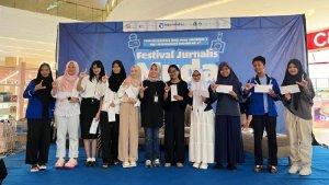para-pemenang-festival-jurnalis-muda-di-kendari.jpg