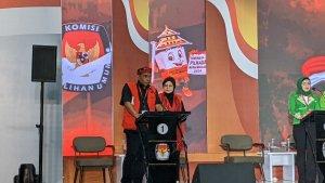 pasangan-calon-Wali-Kota-Baubau-debat-publik-Pilakda-2024.jpg