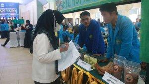 produk-karya-mahasiswa-KKN-IAIN-Kendari-permen-kelapa-pupuk-organik-keripik-kapur-sirih.jpg
