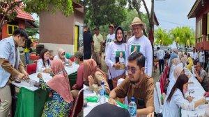 sosial-berbagi-pemeriksaan-mata-dan-pemeriksaan-mata-berlangsung-di-rumah-adat-Kolaka.jpg