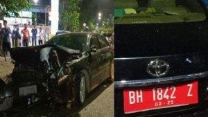 sosok-wanita-tanpa-busana-di-mobil-dinas-DPRD-Jambi.jpg
