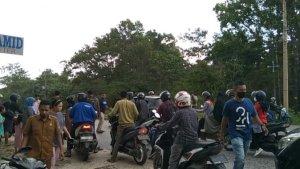 suasana-di-lokasi-kecelakaan-jalan-orinunggu-kendari-sultra.jpg