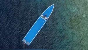 tampak-atas-kapal-di-perairan-jernih-Wakatobi-Sulawesi-Tenggara.jpg