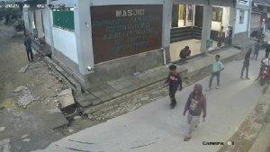 video-viral-CCTV-memperlihatkan-detik-detik-insiden-pengeroyokan-brutal-DI-kENDARI.jpg