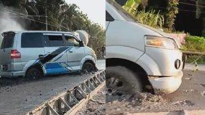 video-viral-mobil-nekat-melewati-jalanan-yang-masih-basah-usai-dicor.jpg