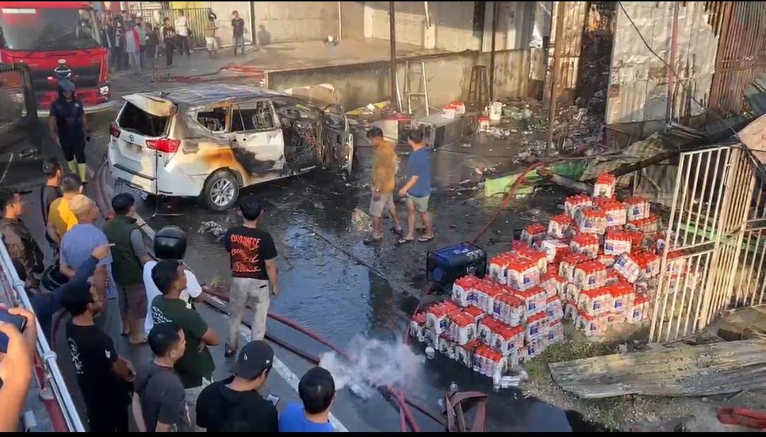 15-Kios-2-Ruko-dan-Kendaraan-Hangus-Terbakar-di-Jalan-Bunggasi-Anduonohu-Kendari-Sulawesi-Tenggara.jpg