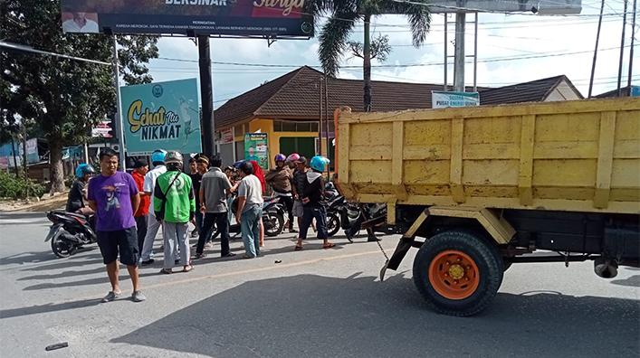 172023-Truk-terlibat-kecelakaan-di-Kendari.jpg