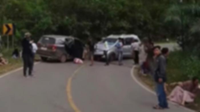 2 Mobil Tabrakan di Tikungan Jalan Trans Sulawesi Oheo Konawe Utara, Kendaraan Ringsek Parah
