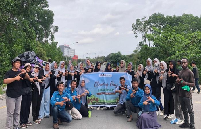 Kerja Sama Pegiat Lingkungan Angkut 361 Kilogram Sampah Plastik di Kawasan Batbat Kendari Sultra