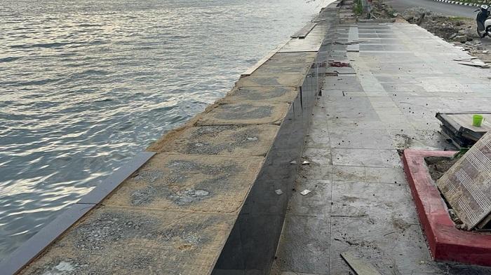 Aksi Oknum Tak Bertanggung Jawab Rusak Tegel Tembok Pembatas Laut di Kolaka Sultra Disesalkan Warga