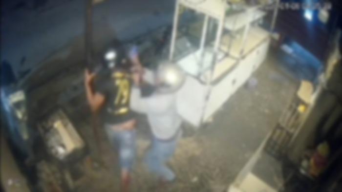 Aksi-Pemilik-Warung-Duel-dengan-Pelaku-Pencurian-Berbadik-di-Kendari-Gagal-Bawa-Kabur-2-Tabung-Gas.jpg