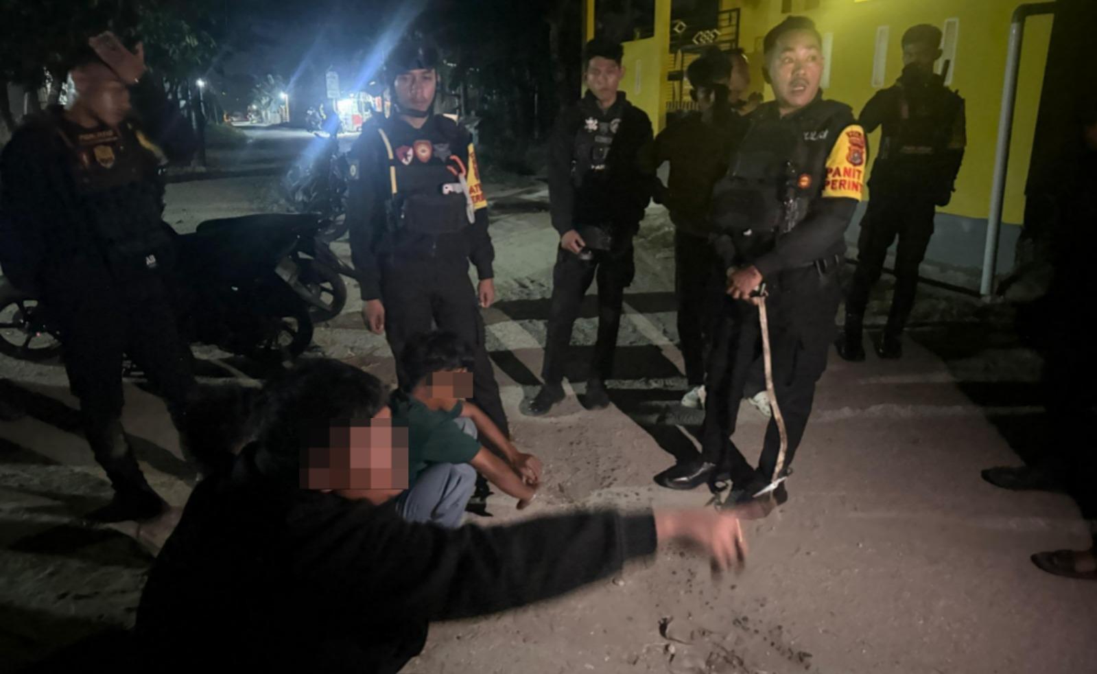 Aksi-Tawuran-di-Rahandouna-Kendari-Pecah-Polisi-Diserang-Anak-di-Bawah-Umur-Pakai-Bom-Molotov.jpg